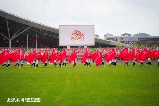 目前勒沃库森在德甲、欧联杯和德国杯三线并进：联赛力压10胜2平的拜仁2分领跑；欧联杯5战全胜锁定小组头名；德国杯已经晋级16强。